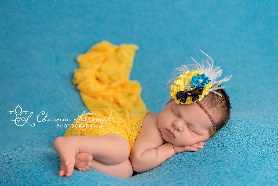 Gelbe Stretch Spitzen Wrap Neugeborene Fotografie Requisite Baby Swaddle von Etsy - BeautifulPhotoProps