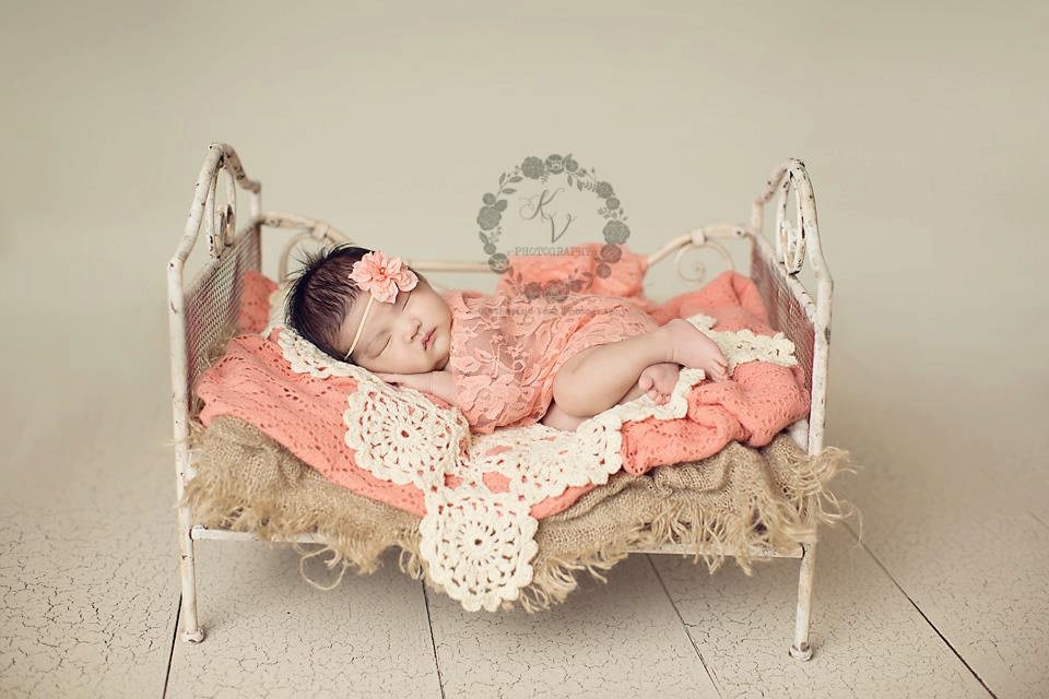 Pfirsich Papaya Stretch Spitzen Wrap Neugeborenen Fotografie Requisite Baby Swaddle Pfirsich Papaya Stretch Spitzen Wrap Neugeborenen Fotografie Requisite Baby Swaddle von Etsy - BeautifulPhotoProps