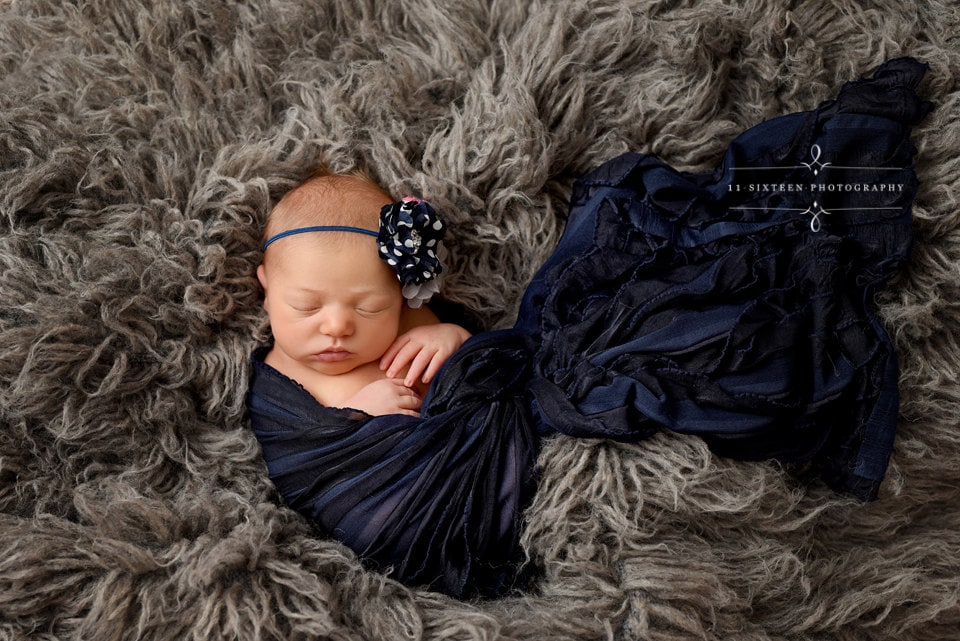 Rüschen Stretch Stoff Wrap Navy Blau Neugeborene Fotografie Requisite Posing Swaddle Rüschen Stretch Stoff Wrap Navy Blau Neugeborene Fotografie Requisite Posing Swaddle von Etsy - BeautifulPhotoProps