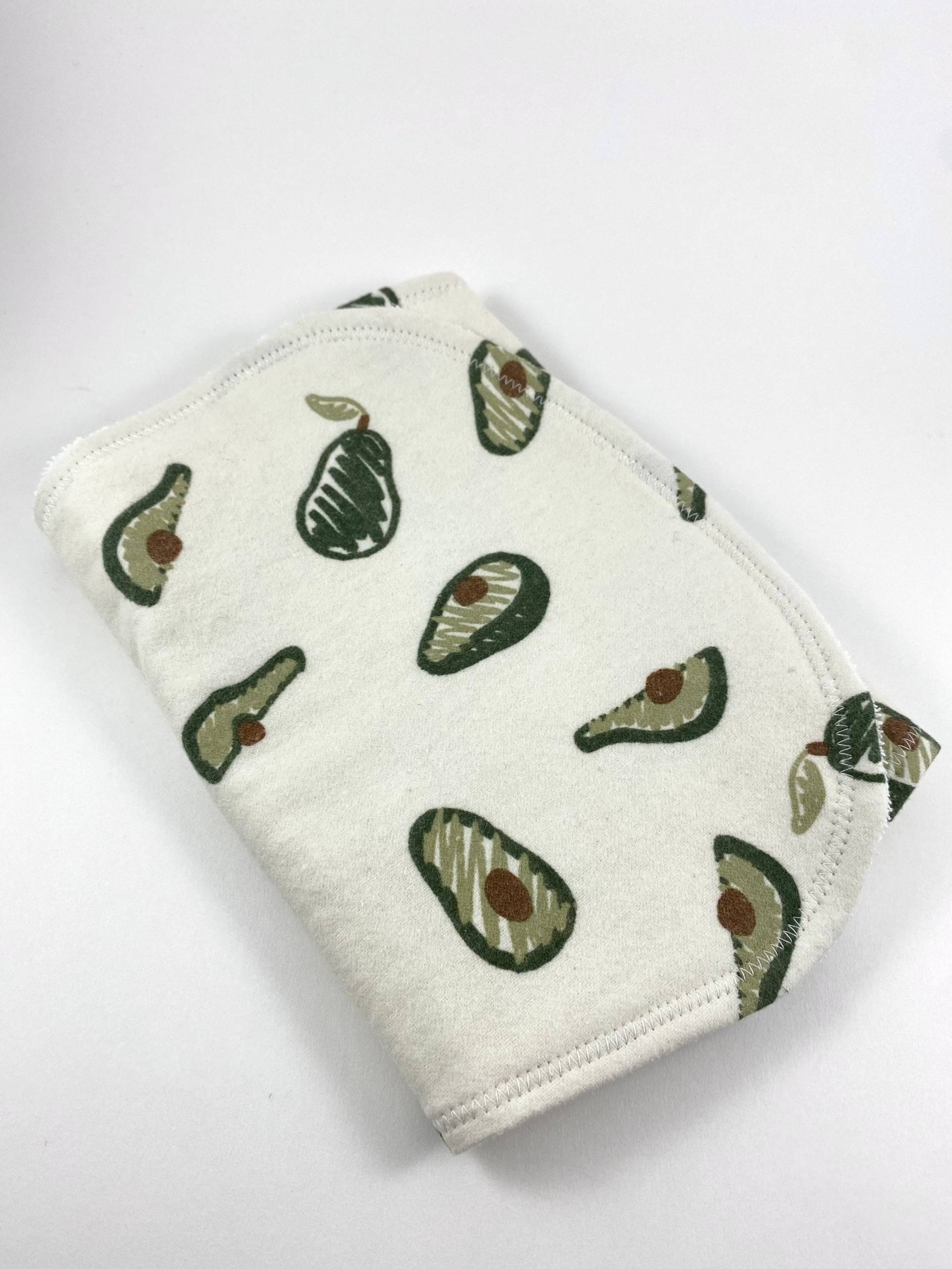 Personalisiertes Avocado Spucktuch, Baby Baby-Dusche-Geschenk, Spucktuch Junge, Jungen Geschenk, Mädchen Initialen von Etsy - BeeKaiBaby