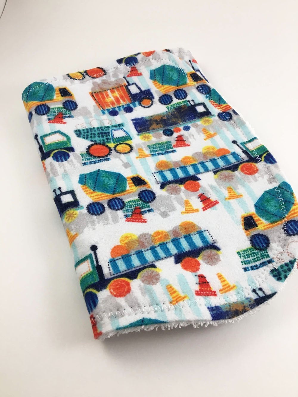 Personalisiertes Laster Lkw Spucktuch, Baby Geschenk, Mama Initialen von Etsy - BeeKaiBaby