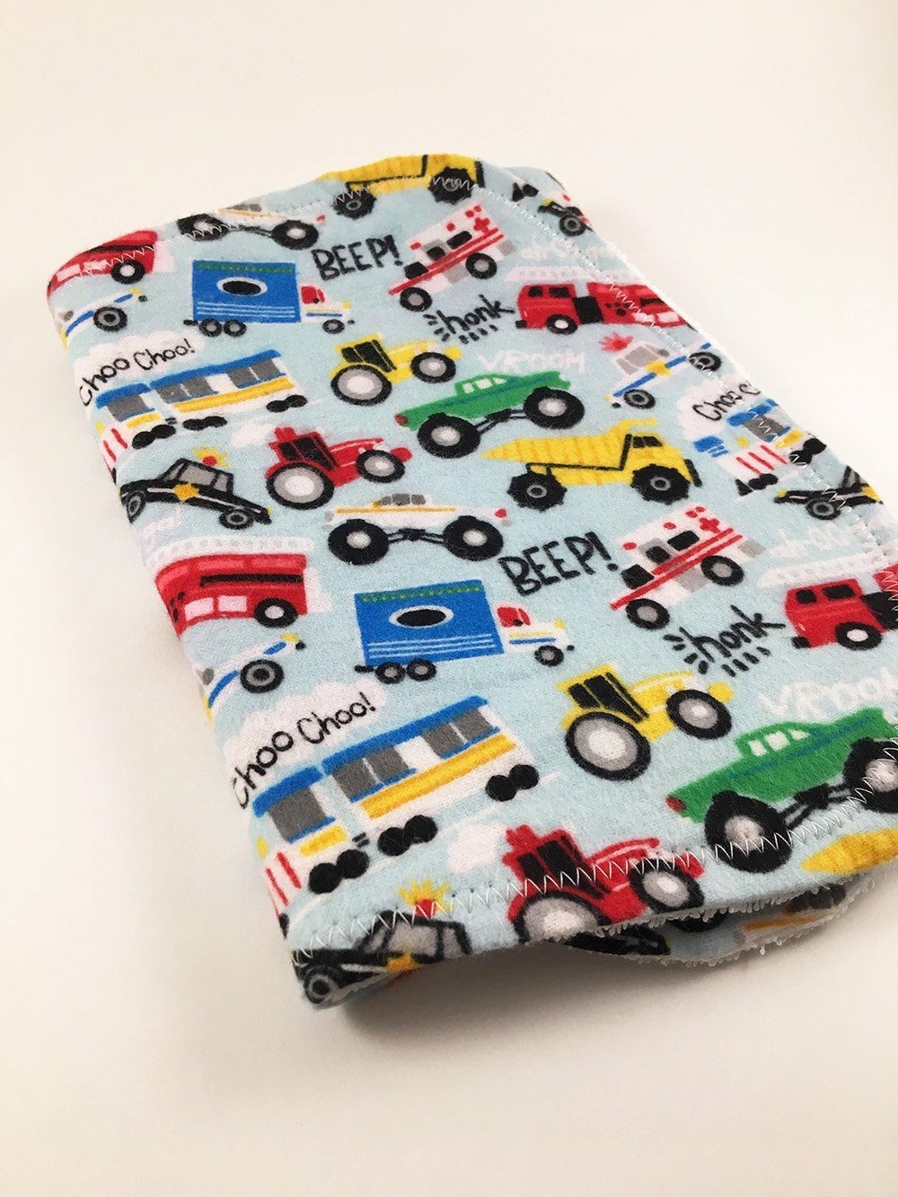 Personalisiertes Spucktuch, Baby Baby-Dusche-Geschenk, Spucktuch Junge, Baby-Initialen von Etsy - BeeKaiBaby