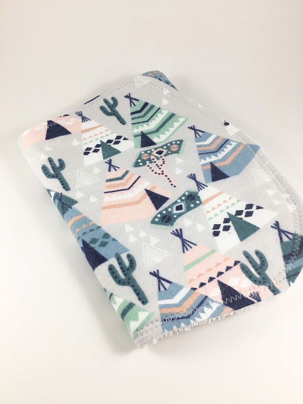 Personalisiertes Wüsten-Spucktuch, Spucktuch, Baby Baby-Dusche-Geschenk, Baby-Geschenk, Baby-Mädchen-Geschenk, Baby-Initialen von Etsy - BeeKaiBaby