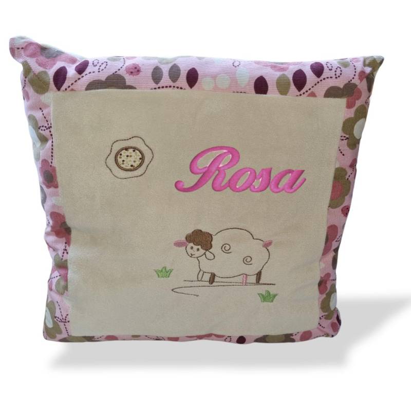 Besticktes Kissen Schäfchenmotiv Mit Name & Datum Bestickt Besticktes Kissen Schäfchenmotiv Mit Name & Datum Bestickt von Etsy - BentiniStickerei