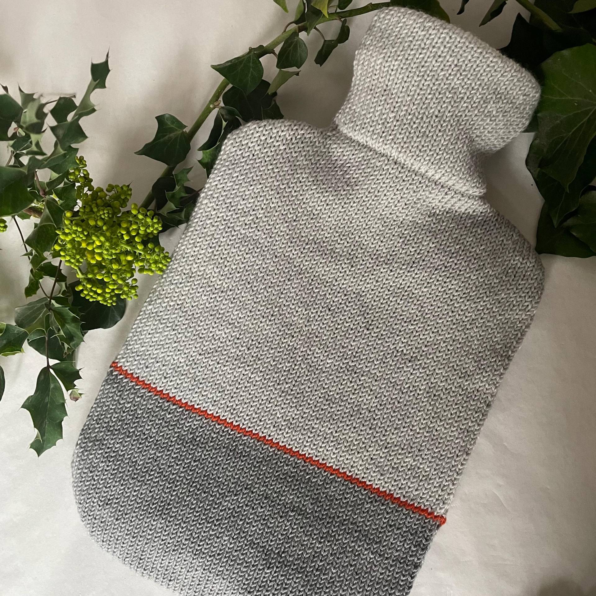 Wärmflaschenbezug Aus 100 % Wolle | Vom Merinoschaf, Handgefertigt, Geschenk, Handarbeit, Hellgrau Und Mittelgrau Wärmflaschenbezug Aus 100 % Wolle | Vom Merinoschaf, Handgefertigt, Geschenk, Handarbeit, Hellgrau Und Mittelgrau von Etsy - BerlinerMasche