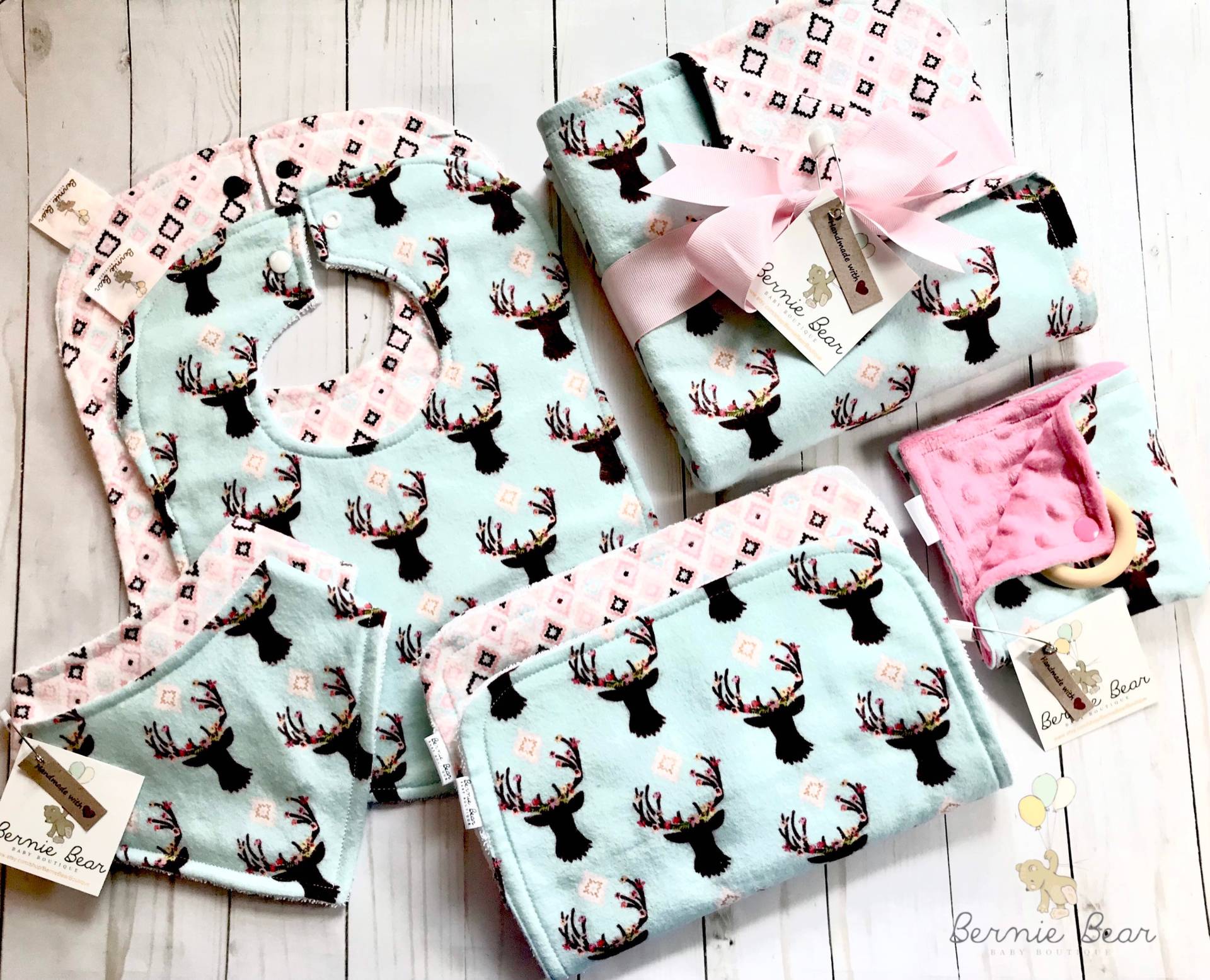 Waldland Hirsch Baby Lätzchen | Reh Spucktuch Wald Babydecke Woodland Bandana Mädchen-Baby-Geschenk-Set von Etsy - BernieBearBoutique