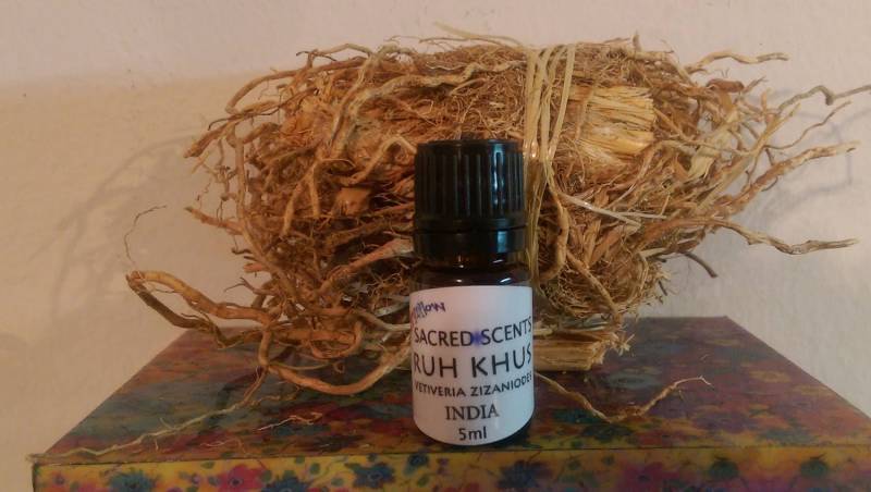 Ruh Khus Öl von Etsy - Berryzflow