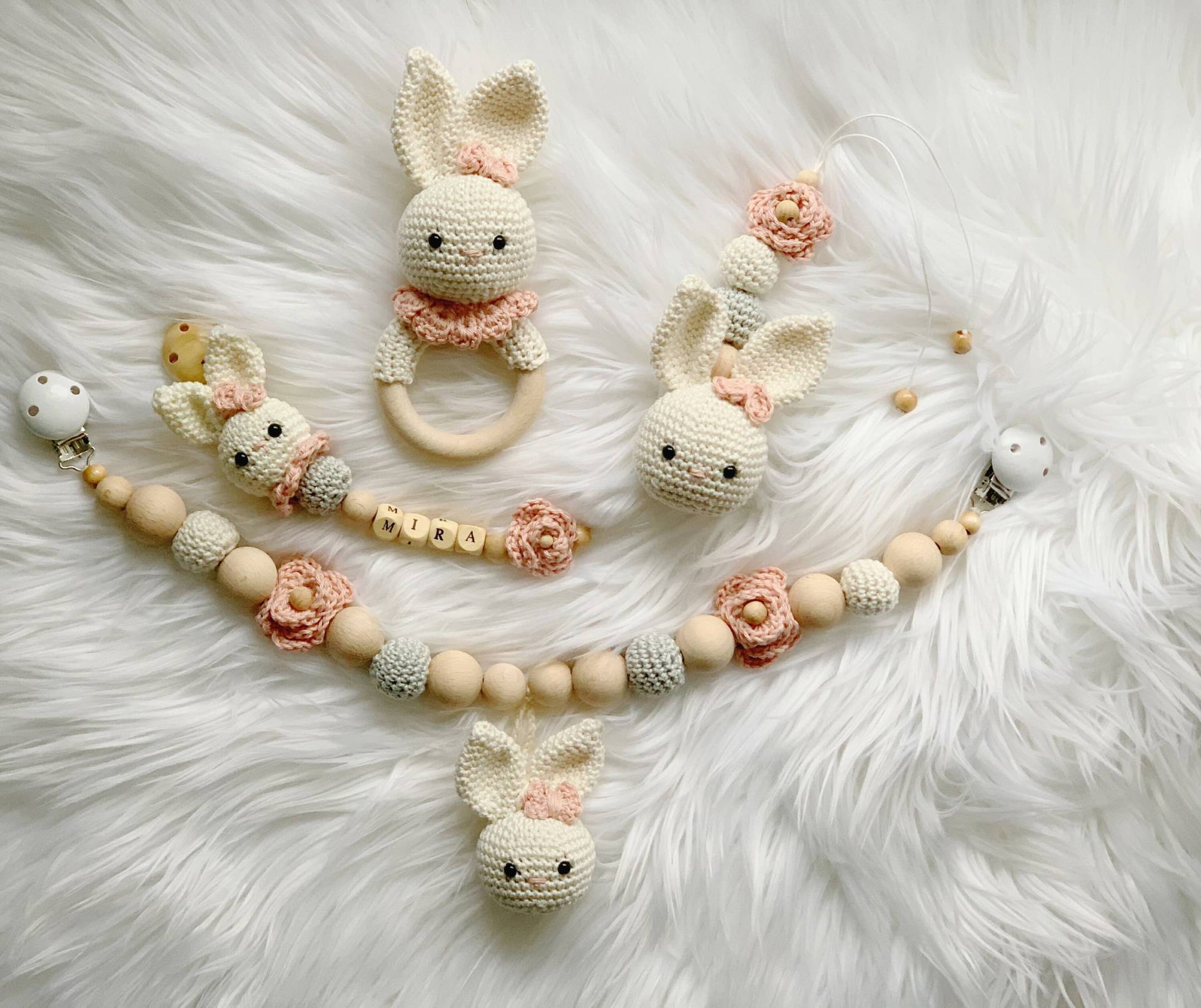 Baby Geschenk Häkel Set Amigurumi Schnullerhalter Schnullerclip Schnullerkette Kinderwagenkette Hase Baby Geschenk Häkel Set Amigurumi Schnullerhalter Schnullerclip Schnullerkette Kinderwagenkette Hase von Etsy - BestLovelythings