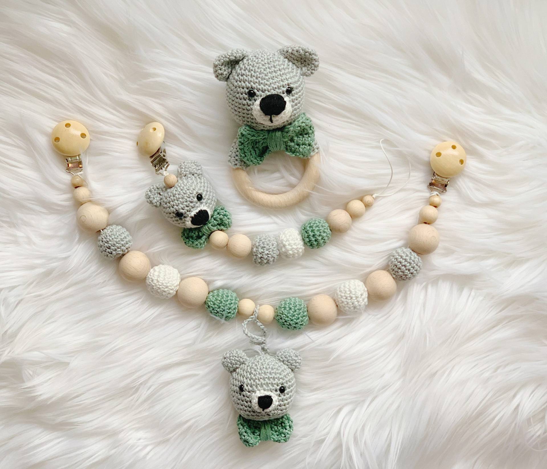 Baby Geschenk Häkel Set Amigurumi Schnullerhalter Schnullerclip Schnullerkette Rassel Greifling Kinderwagenkette Bär von Etsy - BestLovelythings