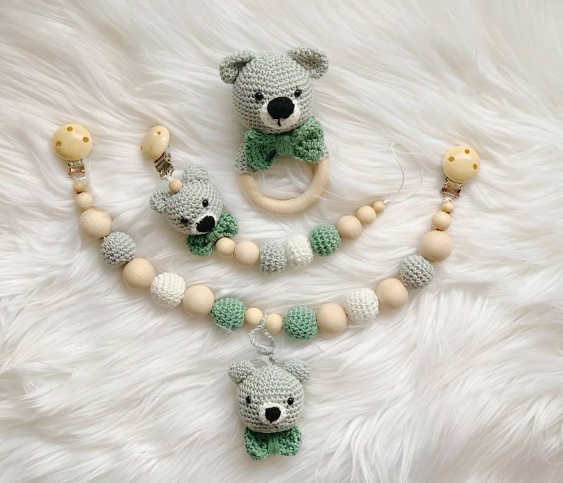 Baby Geschenk Häkel Set Amigurumi Schnullerhalter Schnullerclip Schnullerkette Rassel Greifling Kinderwagenkette Bär von Etsy - BestLovelythings