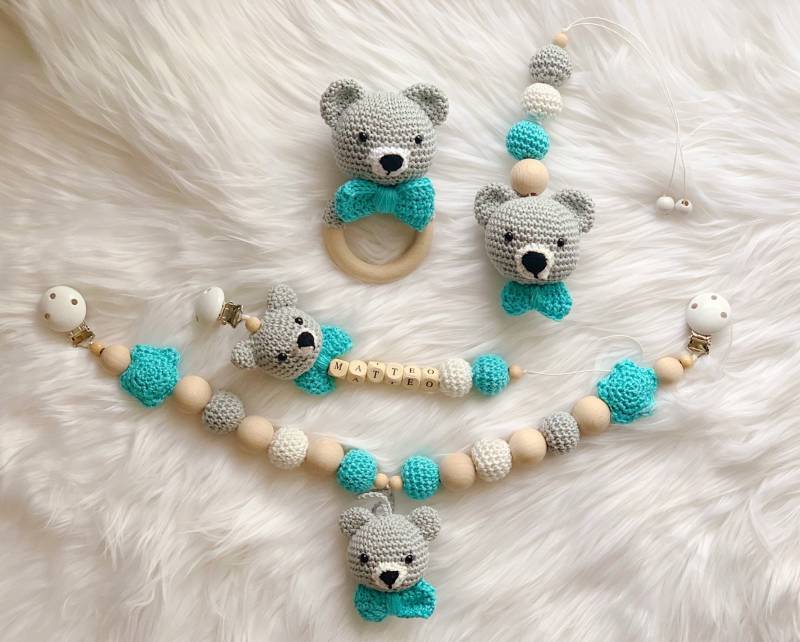 Baby Geschenk Häkel Set Amigurumi Schnullerhalter Schnullerclip Schnullerkette Rassel Greifling Kinderwagenkette Bär von Etsy - BestLovelythings