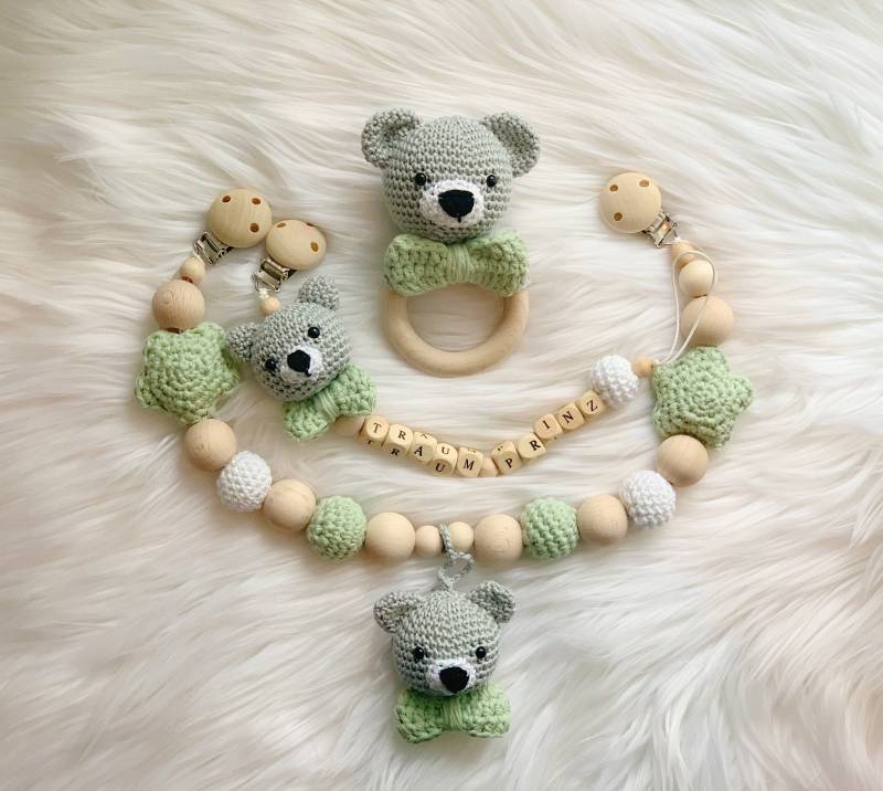 Baby Geschenk Häkel Set Amigurumi Schnullerhalter Schnullerclip Schnullerkette Rassel Greifling Kinderwagenkette Bär von Etsy - BestLovelythings