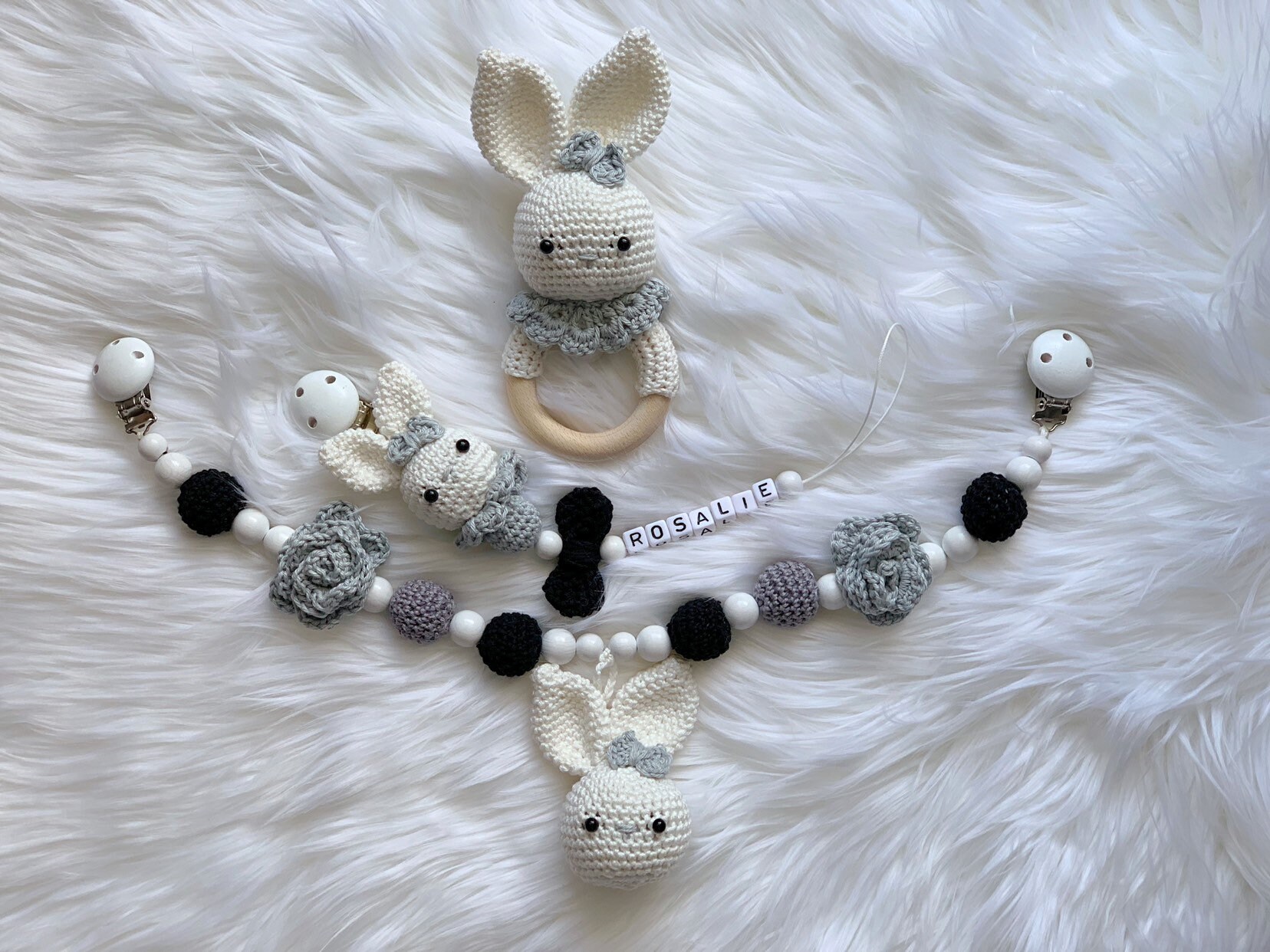 Baby Geschenk Häkel Set Amigurumi Schnullerhalter Schnullerclip Schnullerkette Rassel Greifling Kinderwagenkette Hase von Etsy - BestLovelythings