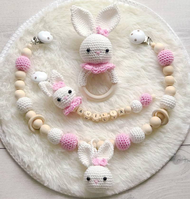 Baby Geschenk Häkel Set Amigurumi Schnullerhalter Schnullerclip Schnullerkette Rassel Greifling Kinderwagenkette Hase von Etsy - BestLovelythings