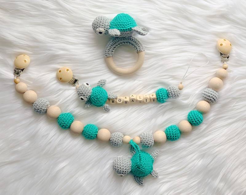 Baby Geschenk Häkel Set Amigurumi Schnullerhalter Schnullerclip Schnullerkette Rassel Greifling Kinderwagenkette Schildkröte von Etsy - BestLovelythings