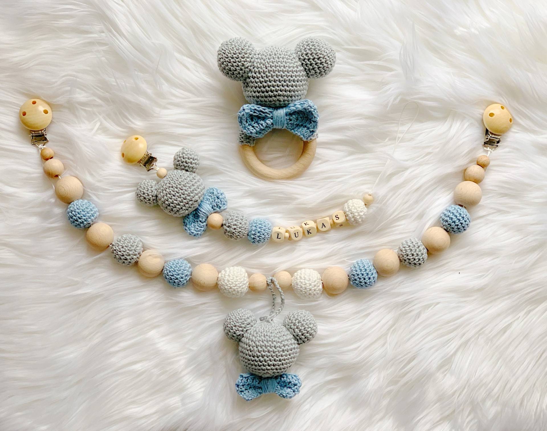Baby Geschenk Häkel Set Amigurumi Schnullerkette Kinderwagenkette Rassel Greifling Mickey Mouse von Etsy - BestLovelythings