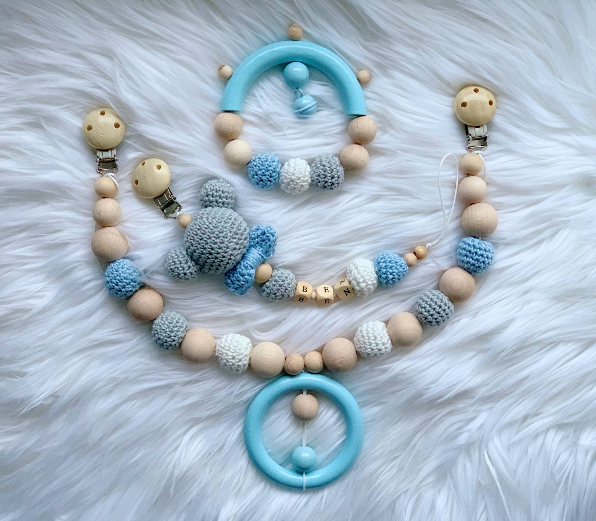 Baby Geschenk Häkel Set Amigurumi Schnullerkette Kinderwagenkette Rassel Greifling Mickey Mouse von Etsy - BestLovelythings
