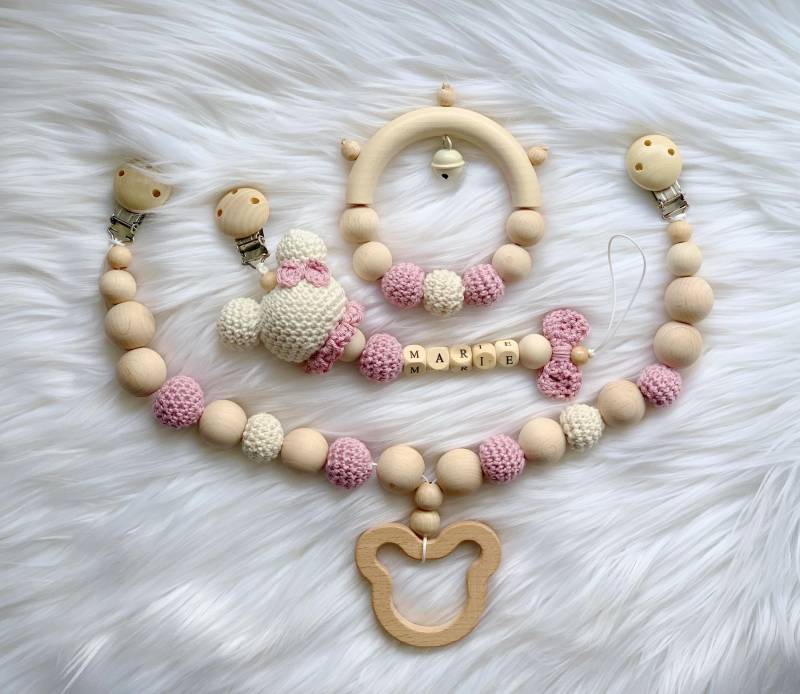 Baby Geschenk Häkel Set Amigurumi Schnullerkette Kinderwagenkette Rassel Greifling Minnie Mickey Mouse von Etsy - BestLovelythings