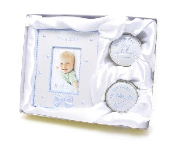 Bilderrahmen Und Zwei Boxen Mit Gravur in Preis. "It's A Boy". Kostenlos Taufe Geschenk von Etsy - BestPen