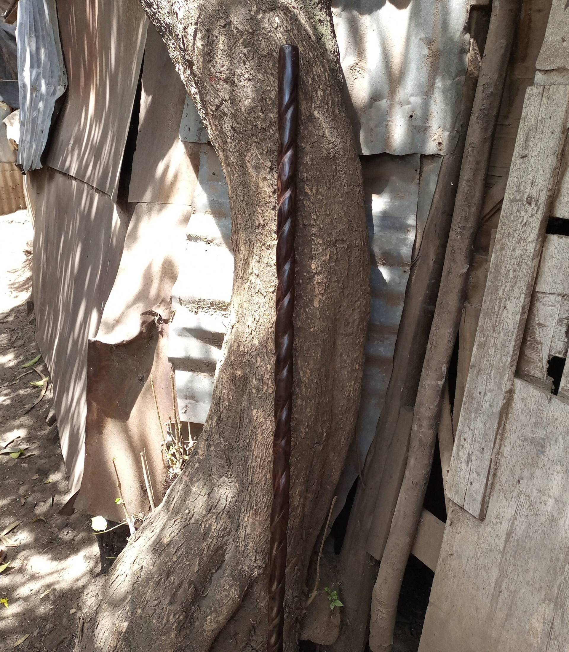 Verdrehte Natur Eisen Holz Blackwood Original Elegant Zu Fuß Wandern Stock Cane Palisander Palmholz Kunst Schlank Afrika U Pik Holz Hartholz Geschenk Verdrehte Natur Eisen Holz Blackwood Original Elegant Zu Fuß Wandern Stock Cane Palisander Palmholz Kunst Schlank Afrika U Pik Holz Hartholz Geschenk von Etsy - Bestgemdiamond
