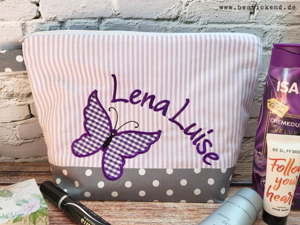 Bestickte Tasche Schmetterling + Name //Grau - Flieder// Wickeltasche Kulturbeutel Windeltasche Kulturtasche Waschtasche 20 Schriftarten Bestickte Tasche Schmetterling + Name //Grau - Flieder// Wickeltasche Kulturbeutel Windeltasche Kulturtasche Waschtasche 20 Schriftarten von Etsy - Bestickend