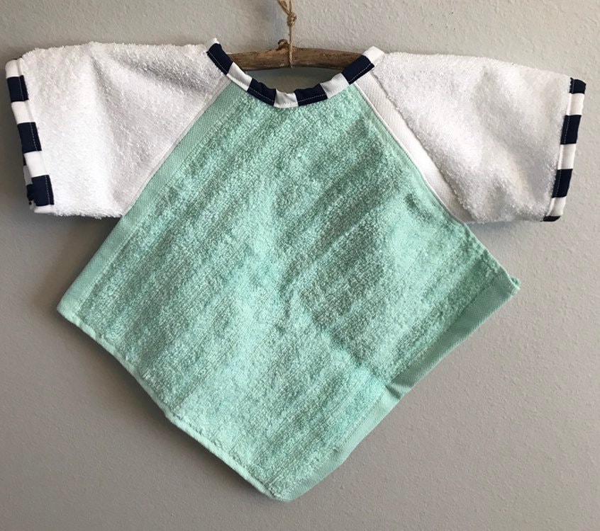 Baby Lätzchen Mit Ärmeln, Kleinkind Knopfverschluss, Geburtstag, Teal, Schwarz von Etsy - Bibs4Littles