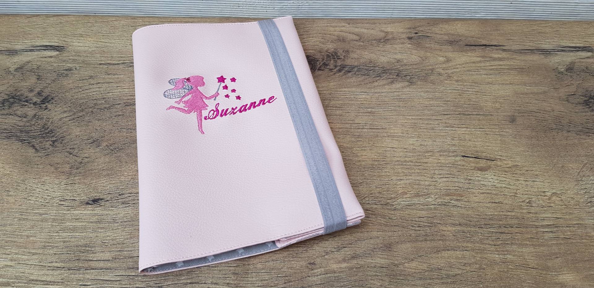 Schützt Gesundheitsbuch Aus Kunstleder, Mädchen, Bestickte Fee, Personalisiert von Etsy - Bidiartiste