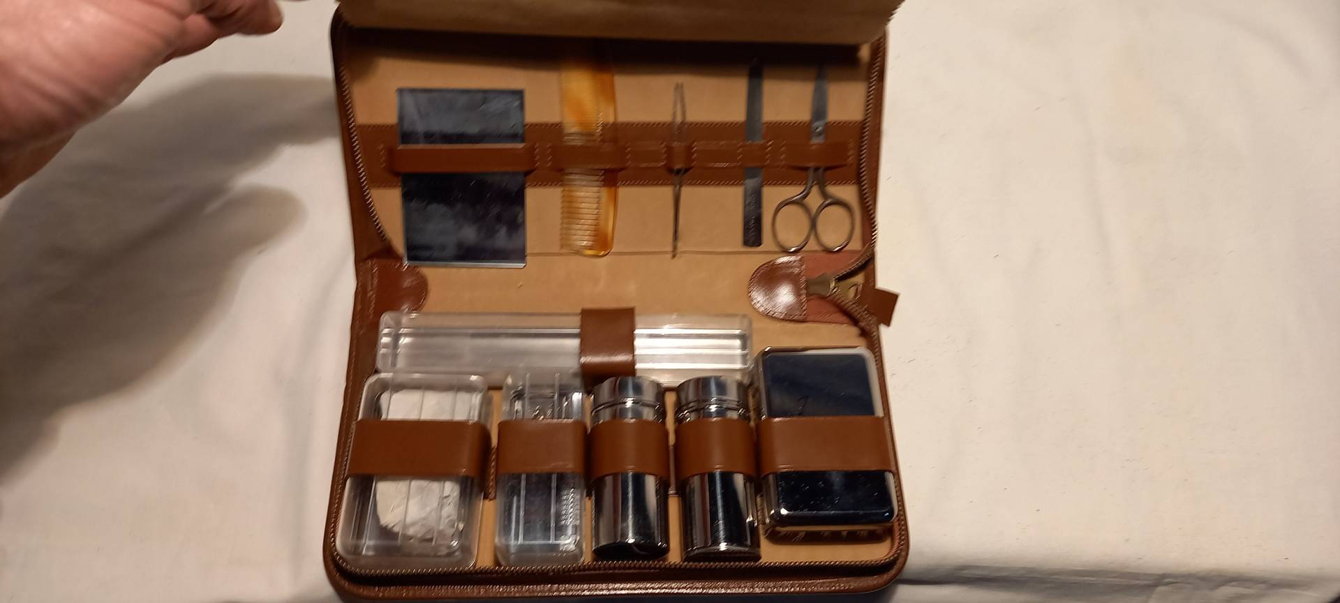 Vintage 1970Er Herren Rasier- & Toilettenset Im Braunen Lederetui - Germany.neu von Etsy - BitakaVintage