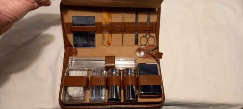 Vintage 1970Er Herren Rasier- & Toilettenset Im Braunen Lederetui - Germany.neu von Etsy - BitakaVintage