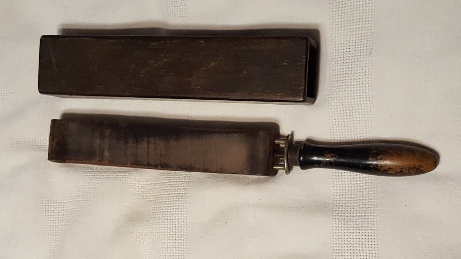 Vintage 50Er Jahre Leder Abziehstein Für Rasierer in Original Holzkiste von Etsy - BitakaVintage