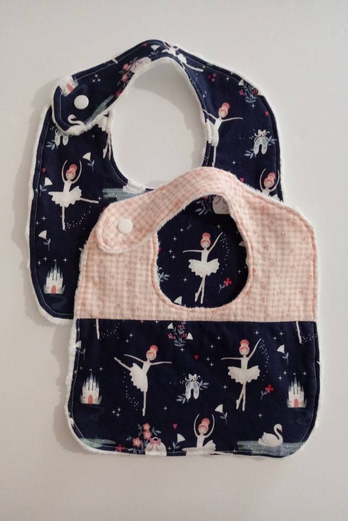 Ballerina Baby Lätzchen Set Fleece Gefüttert, Seitlicher Druckknopfverschluss von Etsy - BitsyBearBoutique