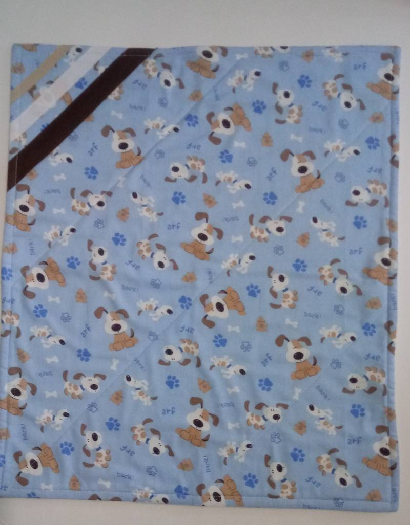 Tragbare Baby-Wickelunterlage Gesteppte Hundeprint-Matte, Spucktuch-Decke von Etsy - BitsyBearBoutique