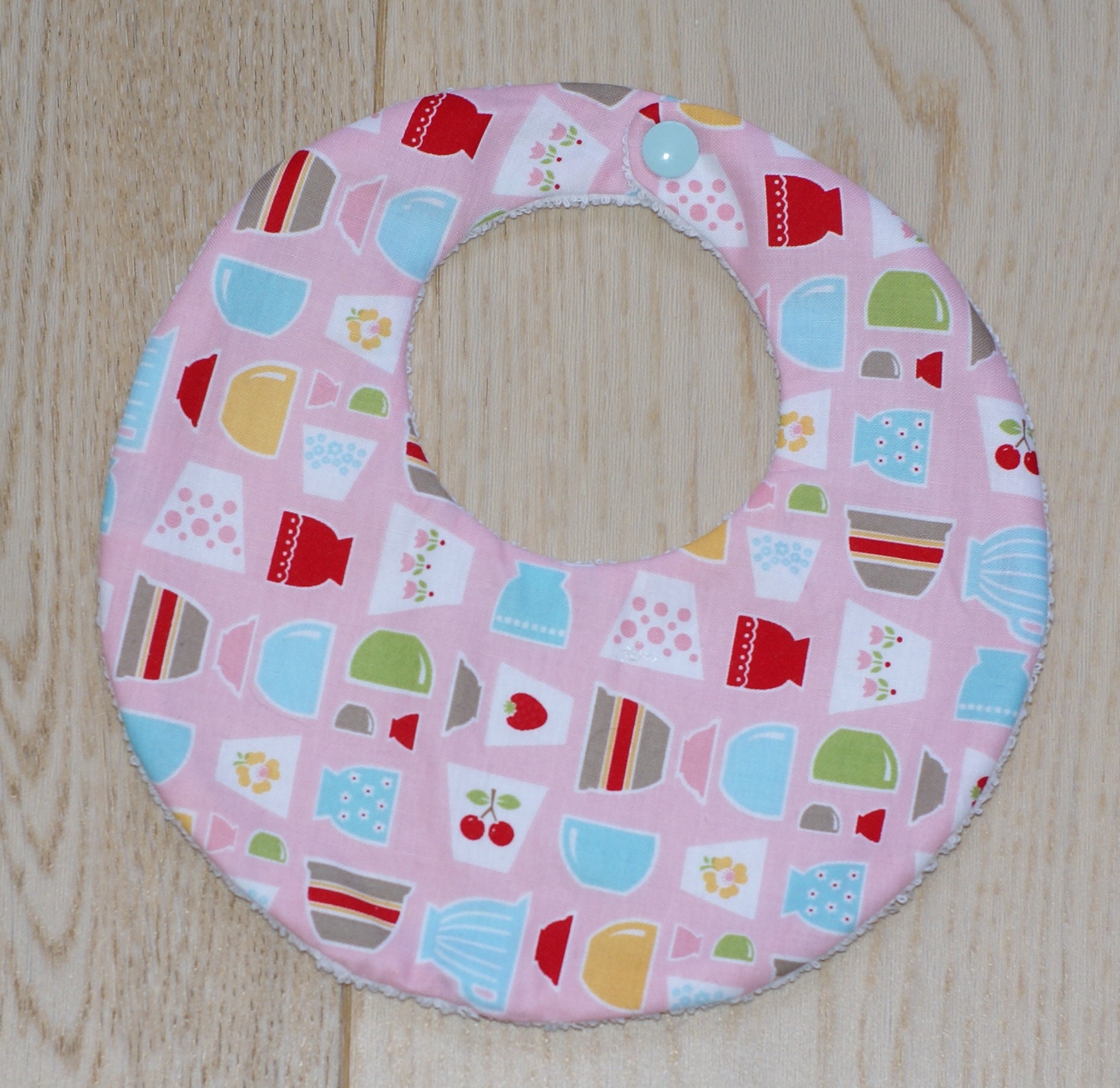 Rosa Geburt Lätzchen "Tassen" von Etsy - Blancpastel