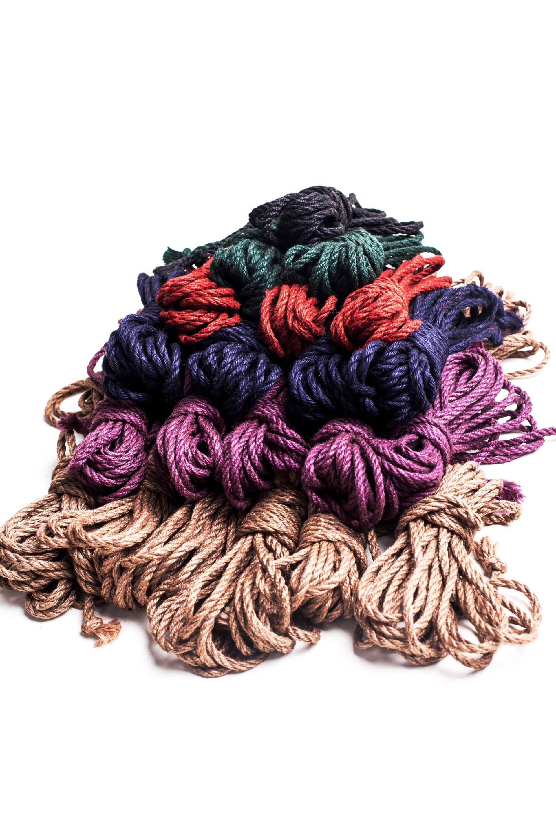 Shibari-Seil , Juteseil 13, 1 Ft × 0, 24 in | 4 M 6 Mm, Handgefertigt, Konditioniert Shibari-Seil , Juteseil 13, 1 Ft × 0, 24 in | 4 M 6 Mm, Handgefertigt, Konditioniert von Etsy - BlissFeelings