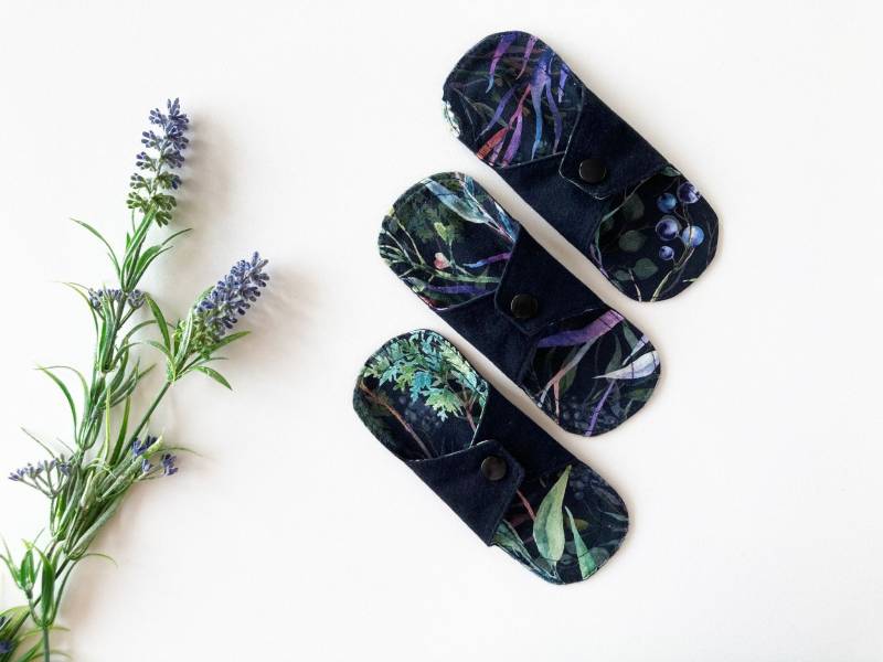 Bio-Baumwolle Slipeinlage Extra Dünnes Schwarzes Flanell Pad von Etsy - BloomPads