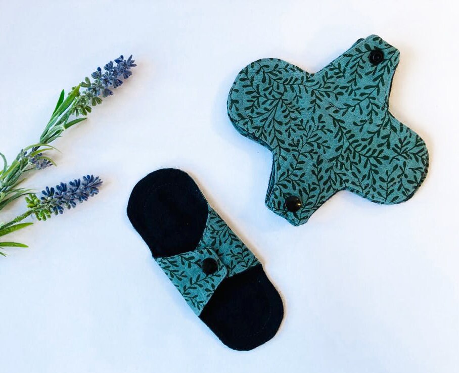 Wiederverwendbare Slipeinlagen, Kleine 15 cm Große Wiederverwendbare Damenbinden, Zero Waste Geschenk Wiederverwendbare Slipeinlagen, Kleine 15 cm Große Wiederverwendbare Damenbinden, Zero Waste Geschenk von Etsy - BloomPads