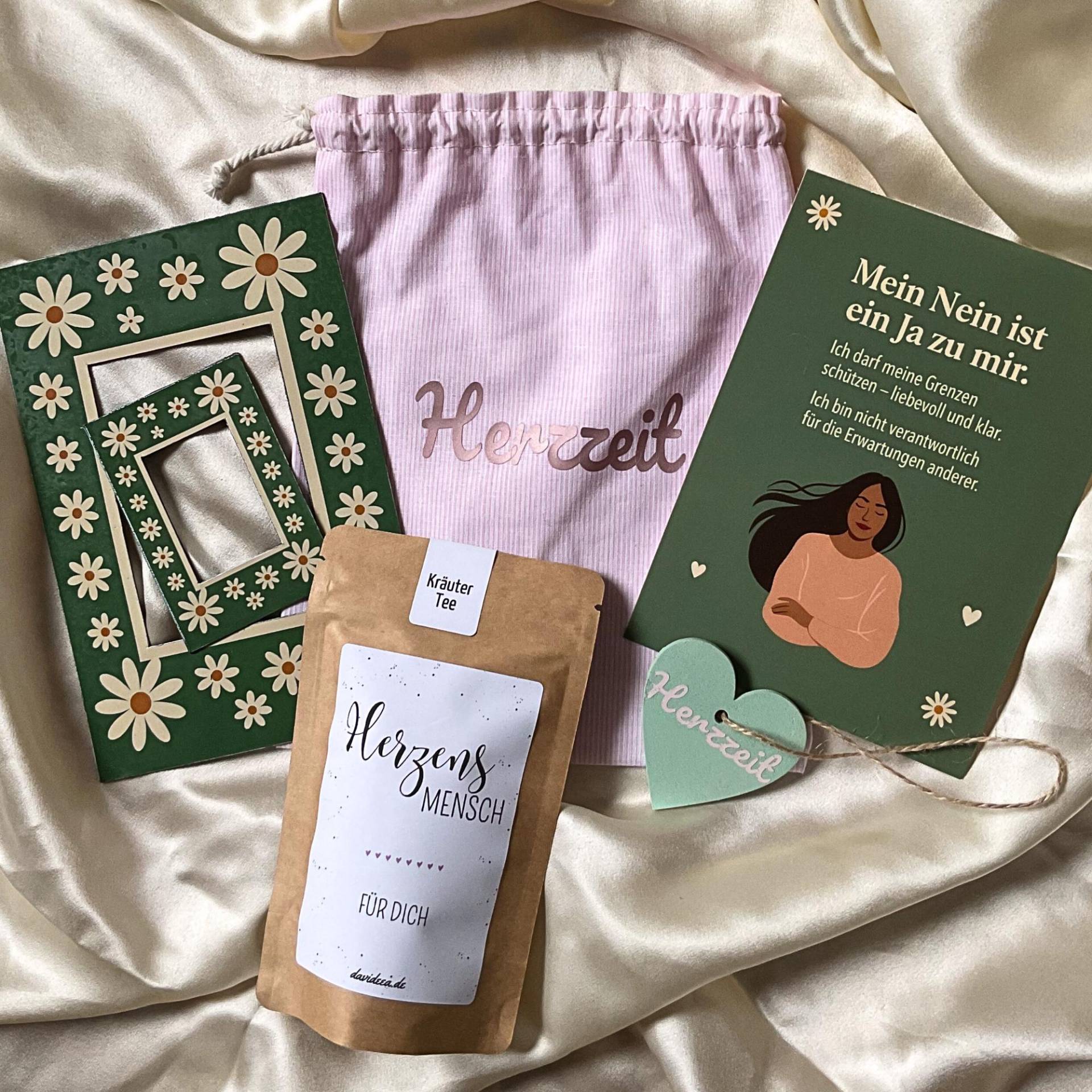 Geschenkset Für Freundin Achtsamkeit Herzzeit Beutel Mit Tee & Karte | Selfcare Geschenk Holzherz Und Fotorahmen Kleine Aufmerksamkeit von Etsy - Bloomingela