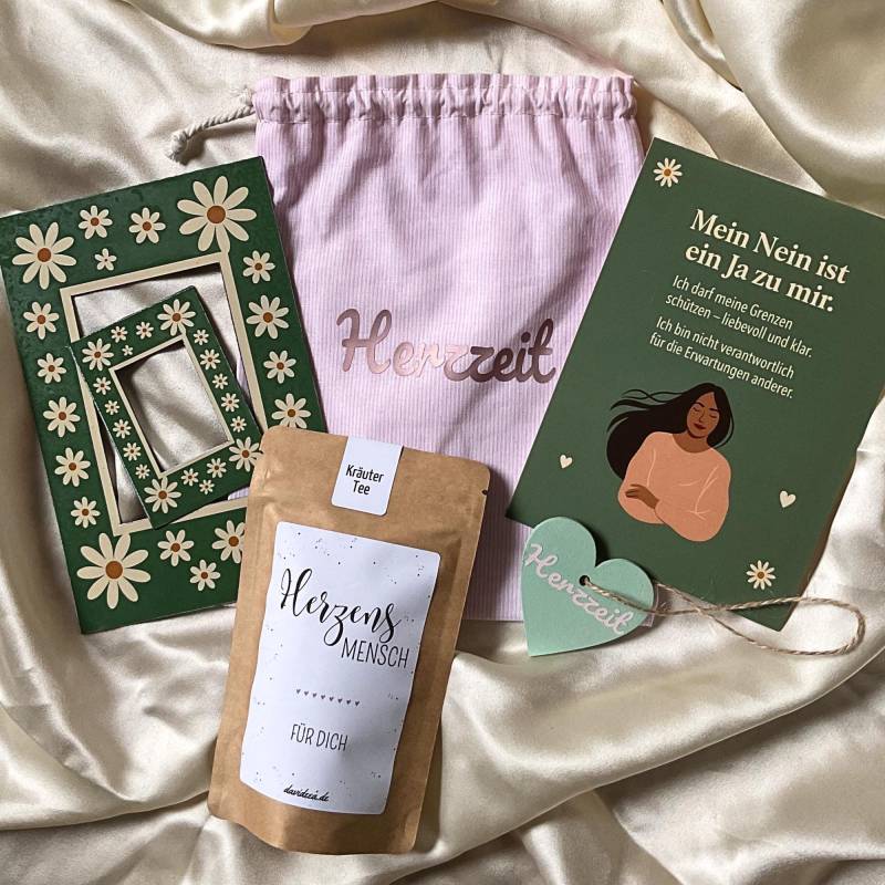 Geschenkset Für Freundin Achtsamkeit Herzzeit Beutel Mit Tee & Karte | Selfcare Geschenk Holzherz Und Fotorahmen Kleine Aufmerksamkeit von Etsy - Bloomingela