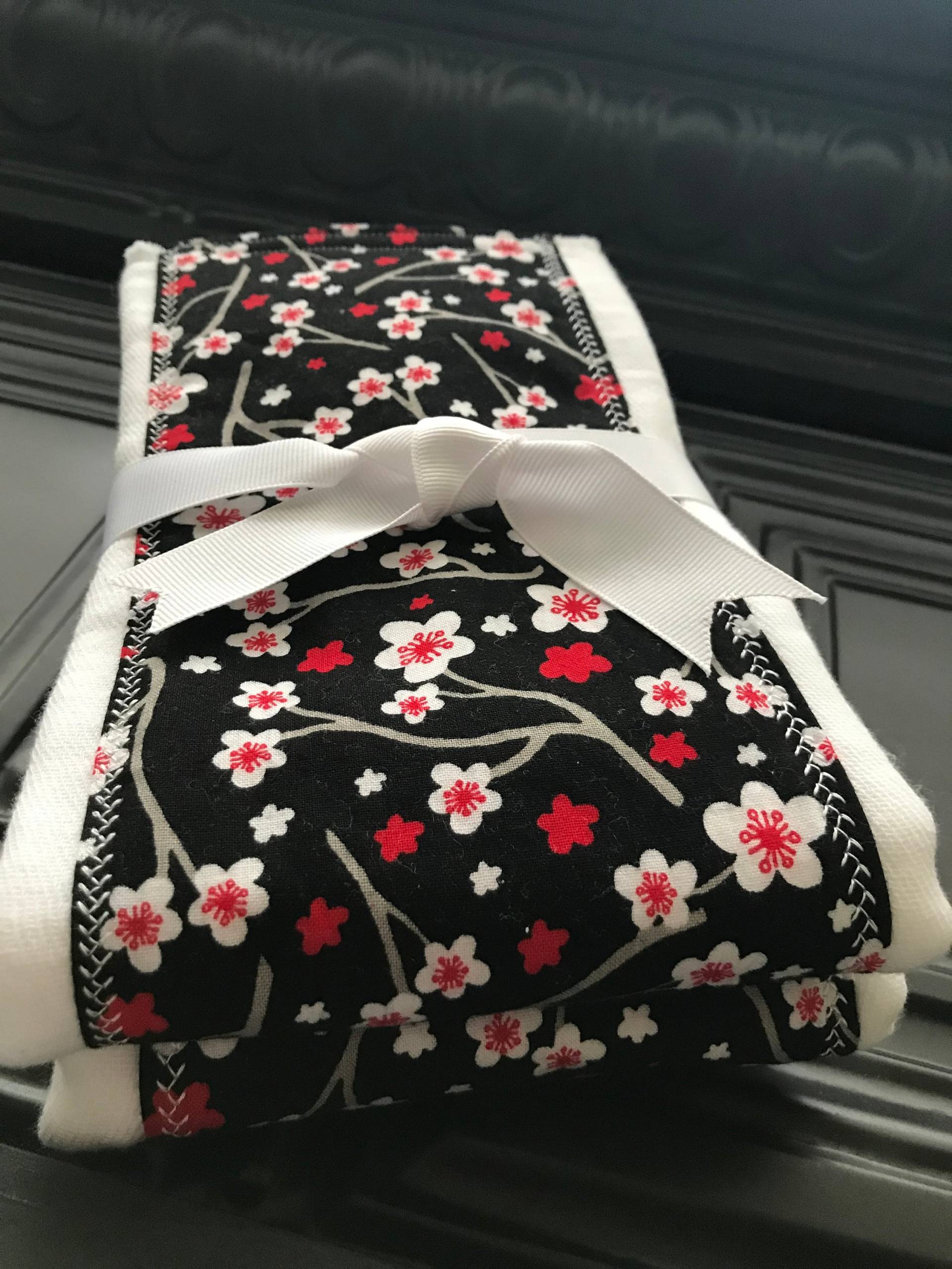 Baby-Dusche-Geschenk Blumen Spucktücher Set - Geschenk Für Die Neue Mutter - Baby Geschenk, Neugeborene, Hübsche Spucktuch, Lätzchen Und Baby-Dusche-Geschenk Blumen Spucktücher Set - Geschenk Für Die Neue Mutter - Baby Geschenk, Neugeborene, Hübsche Spucktuch, Lätzchen Und von Etsy - BlueSnowmanQuilts