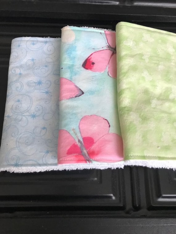 Baby Shower Geschenk Schmetterling Spucktücher, Set Von 3, Geschenk, Neue Mama Lätzchen Und Burping, Mädchen Neues Baby, Neugeborenes von Etsy - BlueSnowmanQuilts