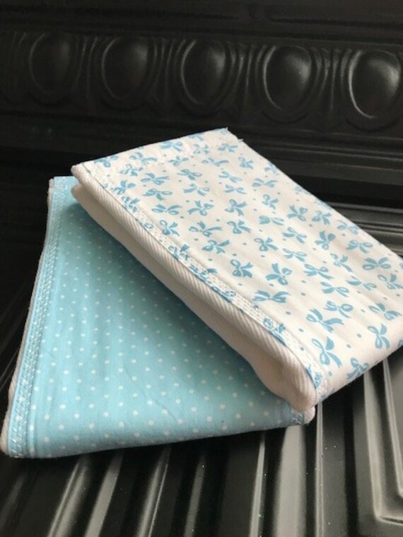 Blaues Spucktuch-Set Für Die Neue Mutter -Baby-Dusche-Geschenk, Blaues Kinderzimmer, Einzigartiges Baby-Jungen-Geschenk, Neues Baby, Lätzchen Und von Etsy - BlueSnowmanQuilts