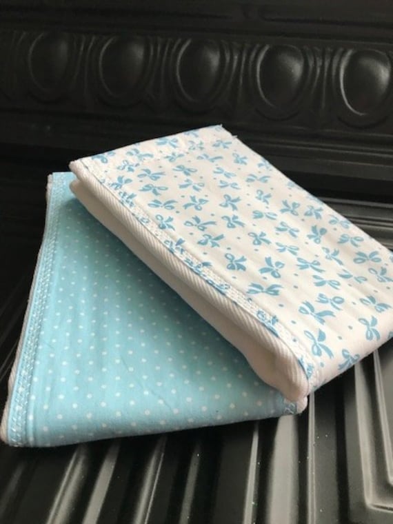 Blaues Spucktuch-Set Für Die Neue Mutter -Baby-Dusche-Geschenk, Blaues Kinderzimmer, Einzigartiges Baby-Jungen-Geschenk, Neues Baby, Lätzchen Und von Etsy - BlueSnowmanQuilts
