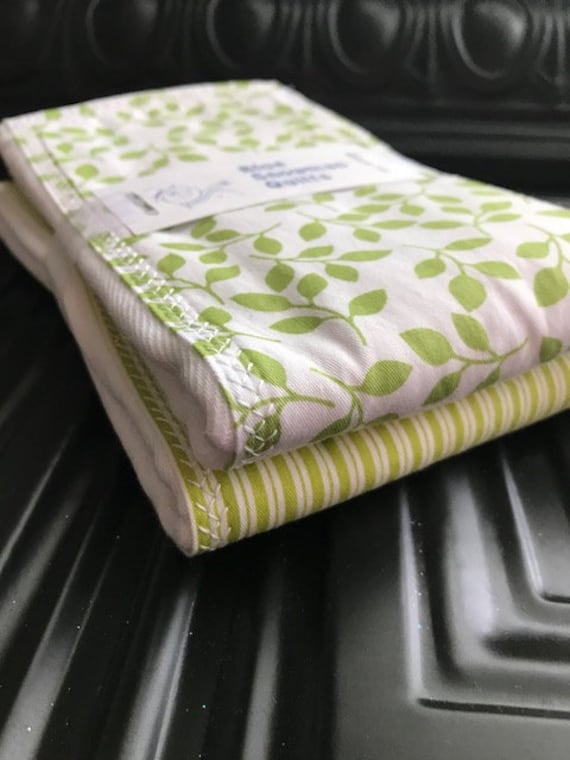 Gender Neutral Baby Geschenk Grünes Spucktuch Set - Baby-Dusche-Geschenk, Baby-Geschenk, Neugeborene Spucktücher, Kindergarten, Lätzchen Und Gender Neutral Baby Geschenk Grünes Spucktuch Set - Baby-Dusche-Geschenk, Baby-Geschenk, Neugeborene Spucktücher, Kindergarten, Lätzchen Und von Etsy - BlueSnowmanQuilts