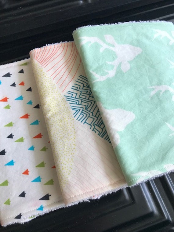 Geweih Spucktuch Aus Weichem Frottee 3Er SetUnikat-Babypartygeschenk3 Koordinierende Drucke in Minzgrün-Neugeborene-Spucken-Auf-stillen von Etsy - BlueSnowmanQuilts