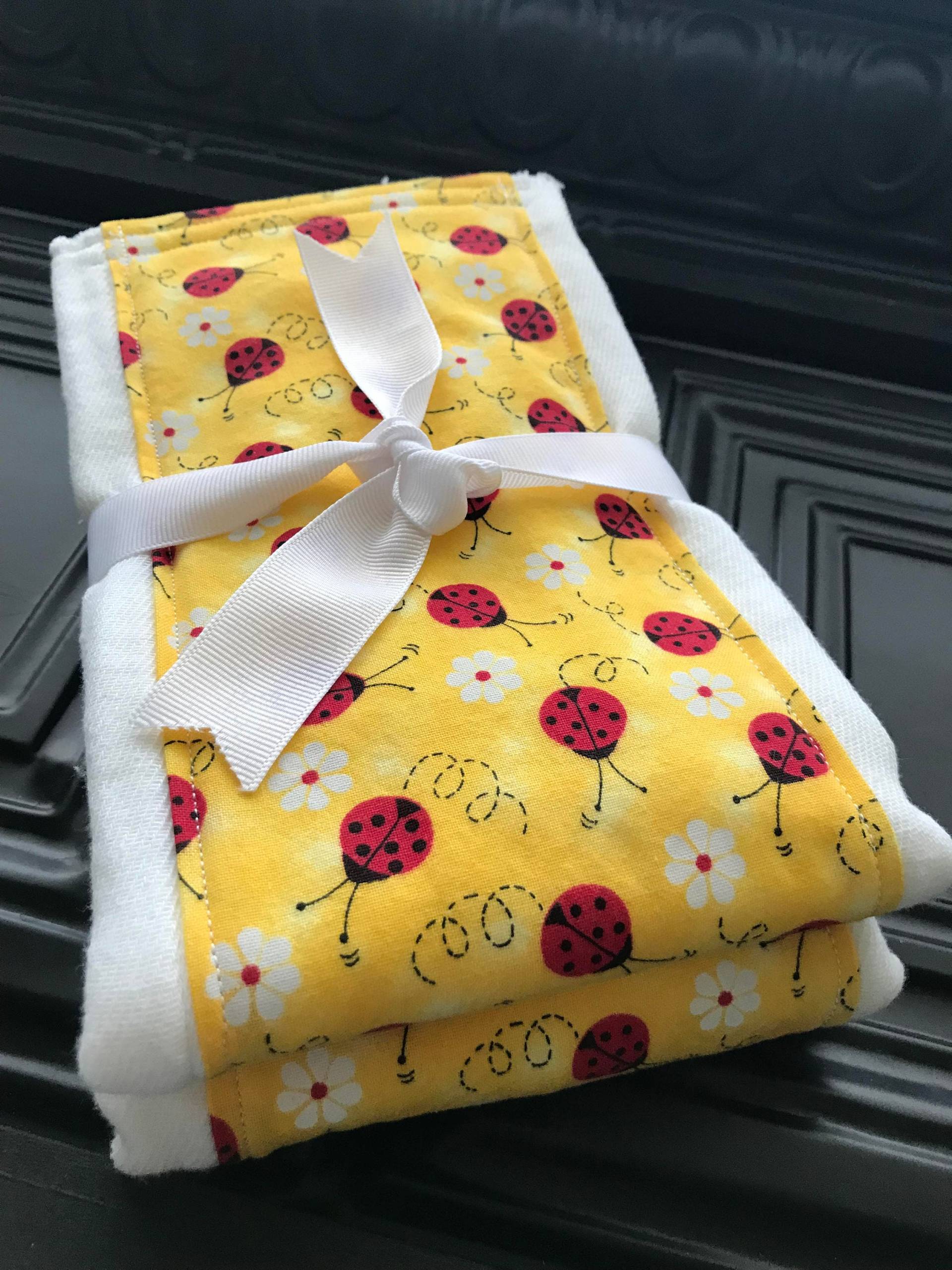 Marienkäfer Spucktuch Geschenk Set, Babyparty Geschenk, Neue Mama Baby Shower Einzigartiges Mädchen, Lätzchen Und Spucktuch, Neues von Etsy - BlueSnowmanQuilts