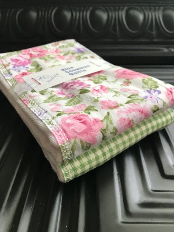 Shabby Chic Blumen Spucktuch Set, Spucktuch, Baby Mädchen Geschenk, Kinderzimmer, Grünes Kinderzimmer Shabby Chic Blumen Spucktuch Set, Spucktuch, Baby Mädchen Geschenk, Kinderzimmer, Grünes Kinderzimmer von Etsy - BlueSnowmanQuilts
