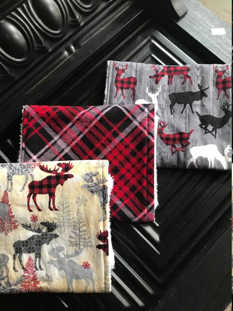 Winter Elch Woodland Spucktuch Set, First Christmas, Baby Shower Geschenk, Rot Kariert, Country Kinderzimmer, Wald Boy von Etsy - BlueSnowmanQuilts