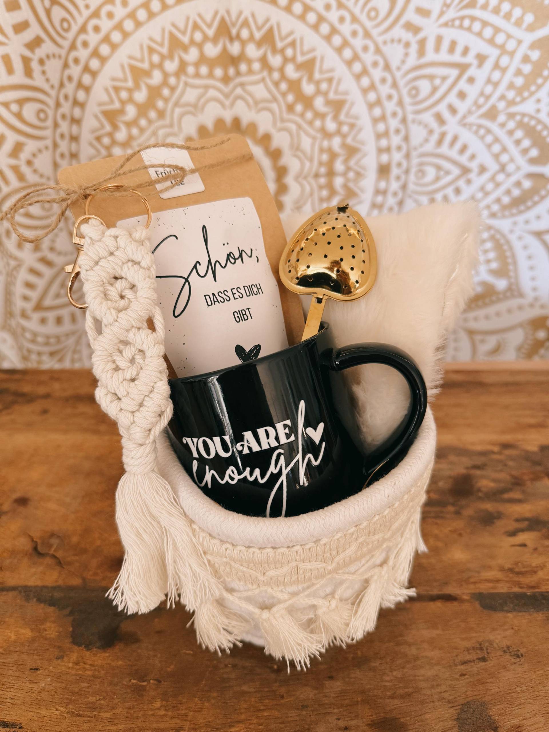 Boho Geschenkset „You Are Enough" Mit Tasse, Tee, Herz-Teesieb & Makramee - Selbstliebe Geschenk Für Freundin von Etsy - BoJaLiStore