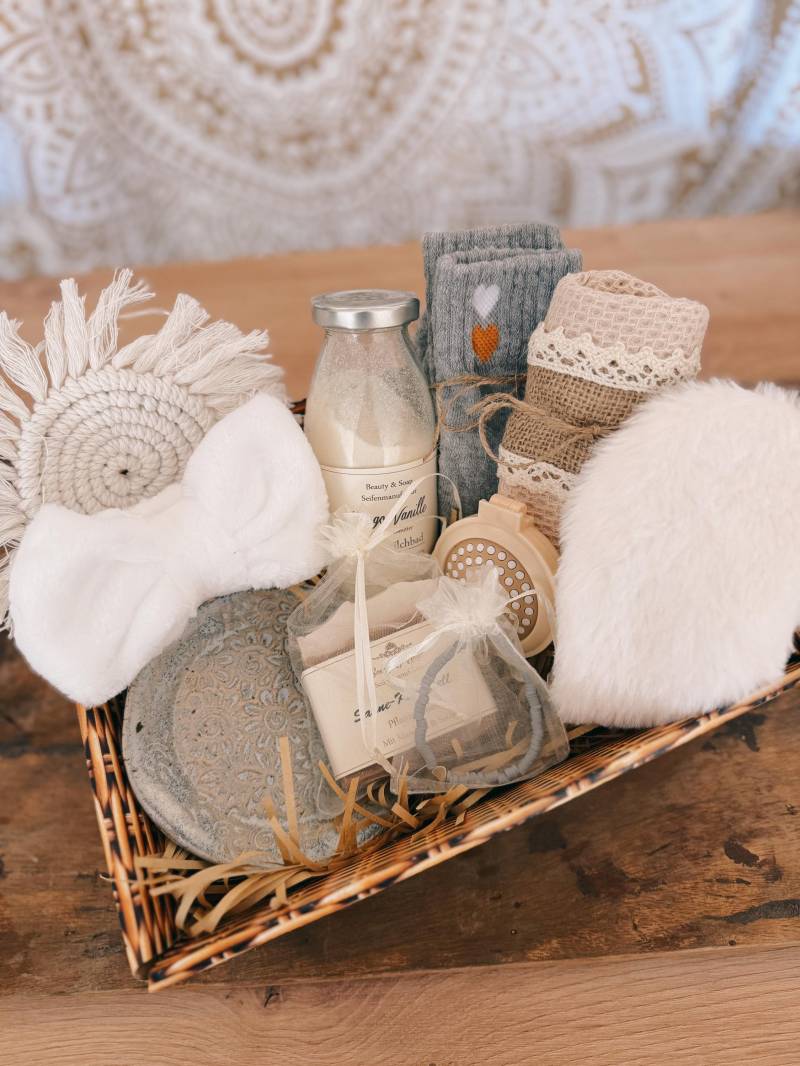 Boho Wellness Geschenkset Mit Seife, Bad, Keramikschale & Herzarmband - Selfcare Geschenk Für Freundin Oder Mama Boho Wellness Geschenkset Mit Seife, Bad, Keramikschale & Herzarmband - Selfcare Geschenk Für Freundin Oder Mama von Etsy - BoJaLiStore