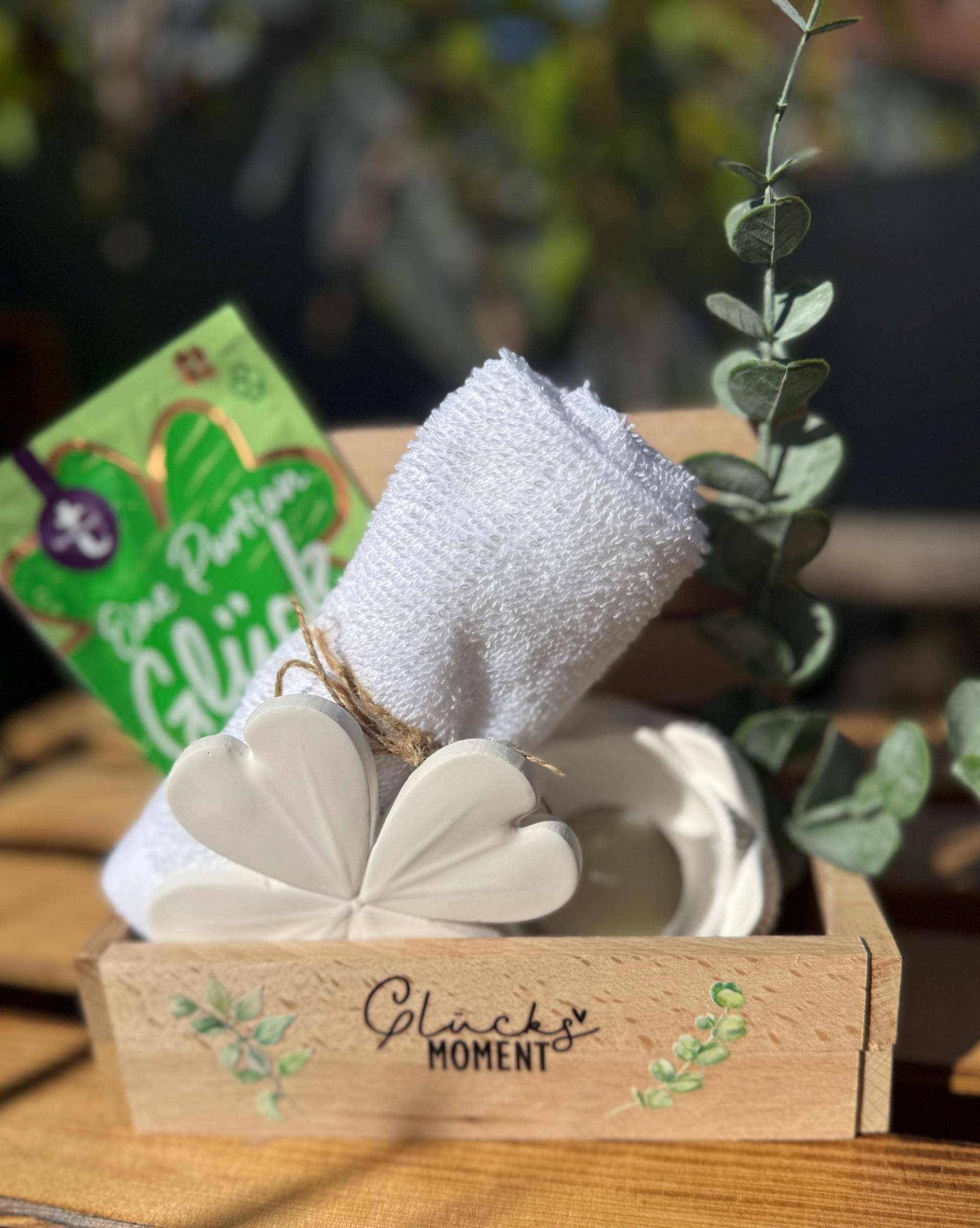 Geschenkbox "Glücksmoment" - Wellness-Set Mit Teelicht, Lotusblumenhalter, Badezusatz, Kleeblatt Liebevoll Verpackt Geschenkbox "Glücksmoment" - Wellness-Set Mit Teelicht, Lotusblumenhalter, Badezusatz, Kleeblatt Liebevoll Verpackt von Etsy - BoJaLiStore